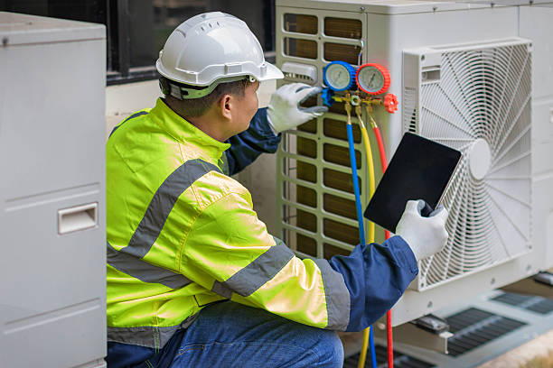 Professional Ac Installation technician working in Pescadero, CA